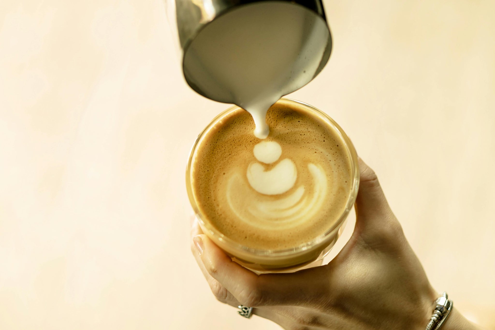 How to Master Milk Texturing and Latte Art: Complete Barista Guide